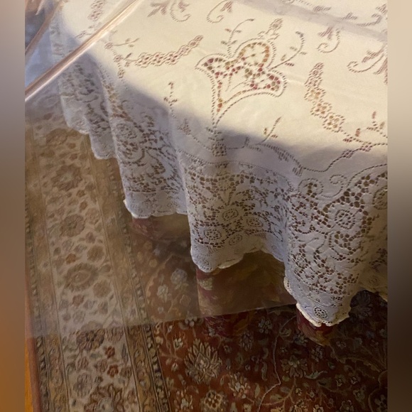 Vintage Tablecloth 62” Round - Picture 6 of 6
